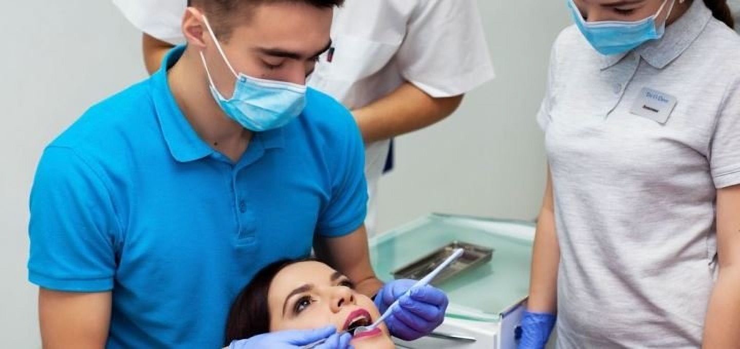 Работа врача-стоматолога в клинике TrioDent Одесса