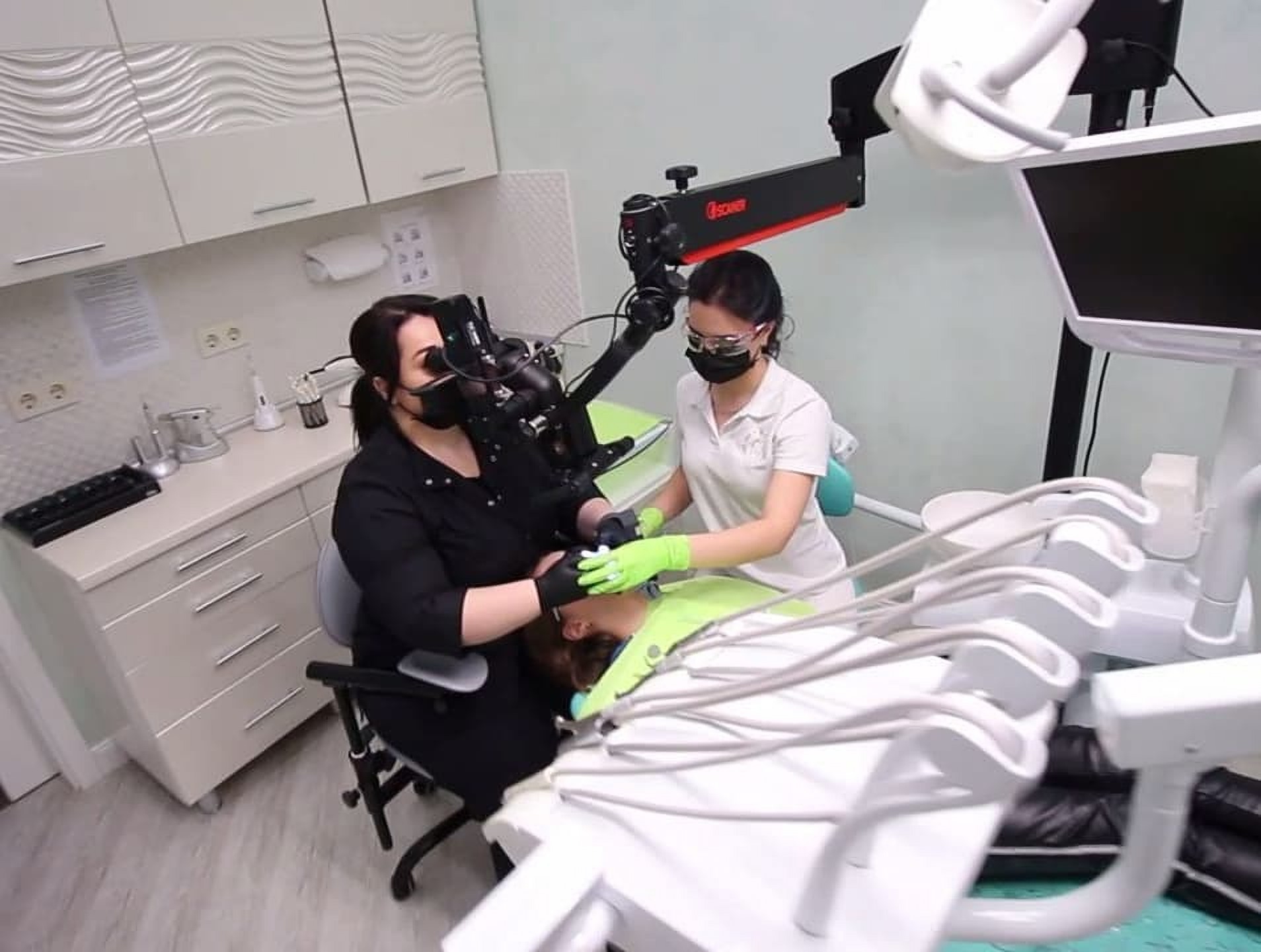 Современный микроскоп в стоматологической клинике TrioDent Одесса Украина