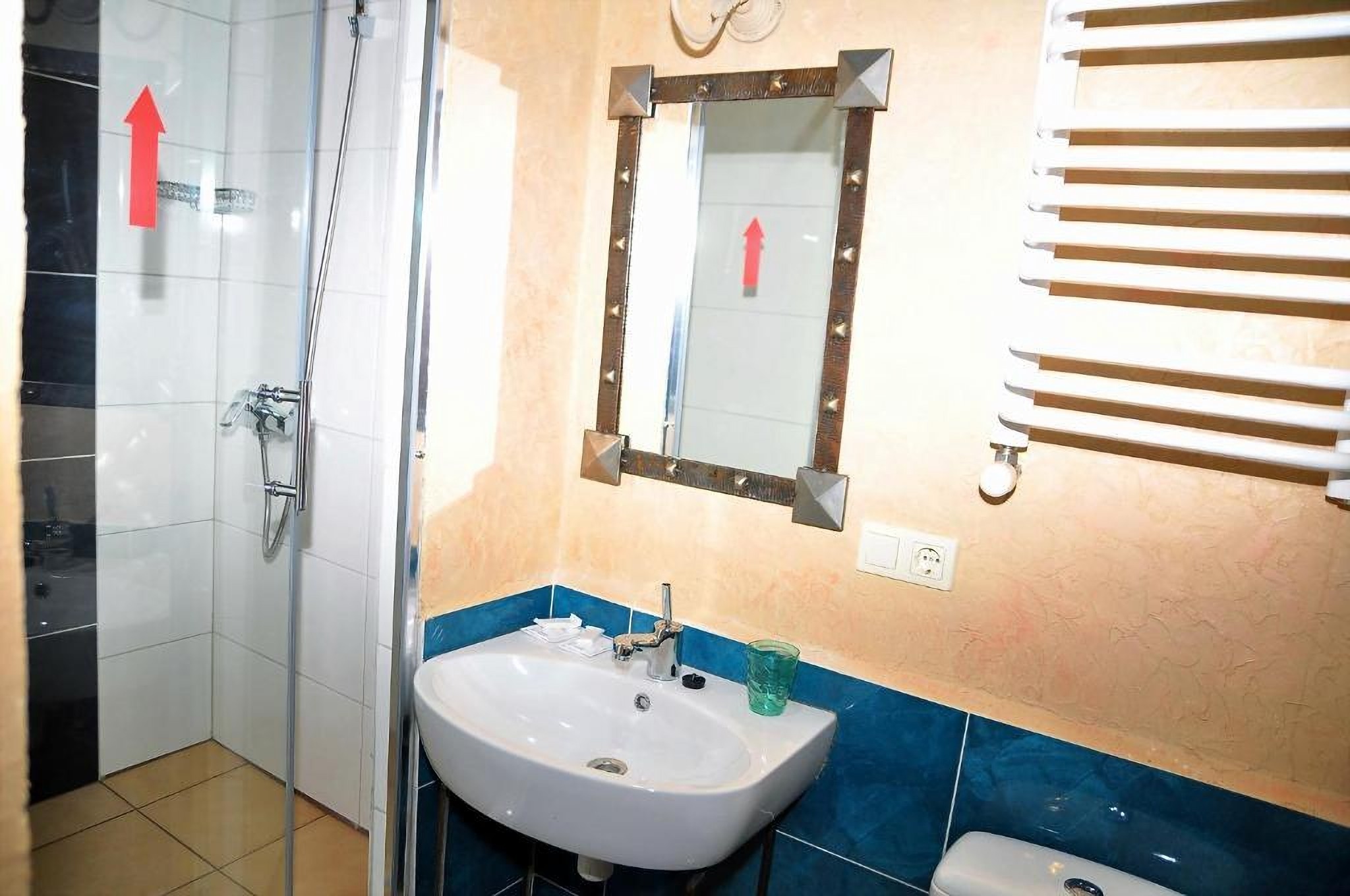 Ванная комната в отеле Old Krakow во Львове Украина